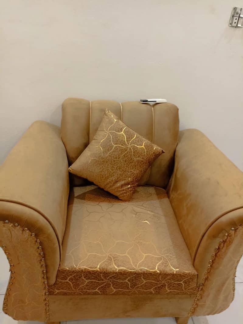sofa set available in premium condition 5