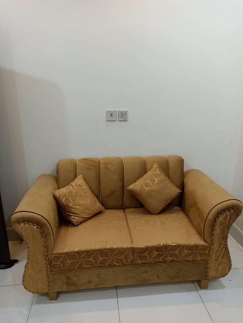 sofa set available in premium condition 6