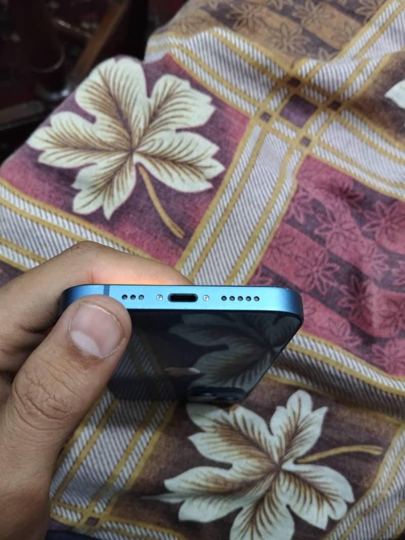 Apple iPhone 13 2