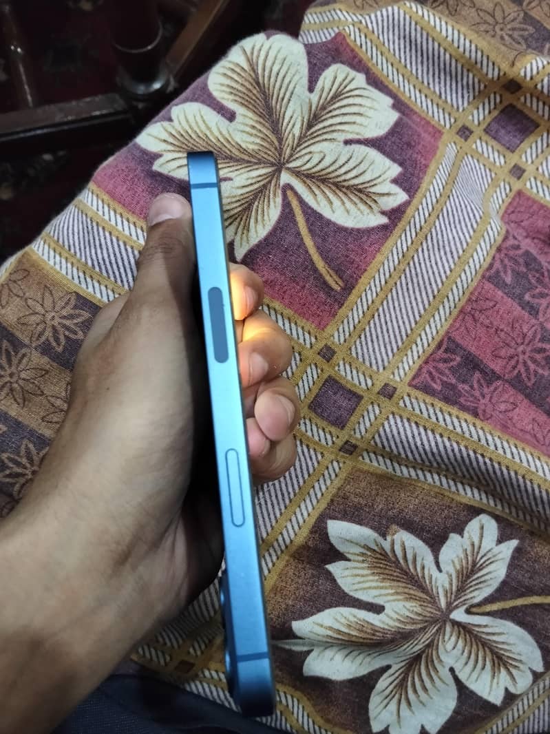 Apple iPhone 13 3