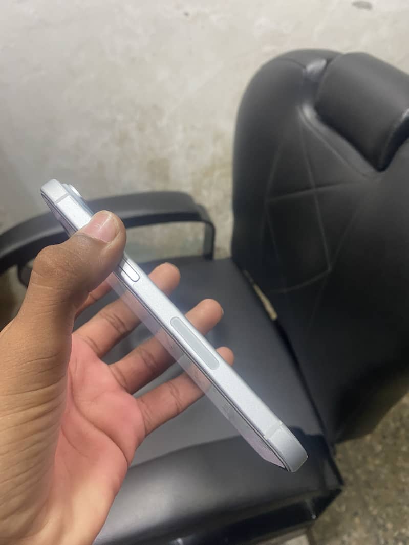 Apple iPhone 15 4