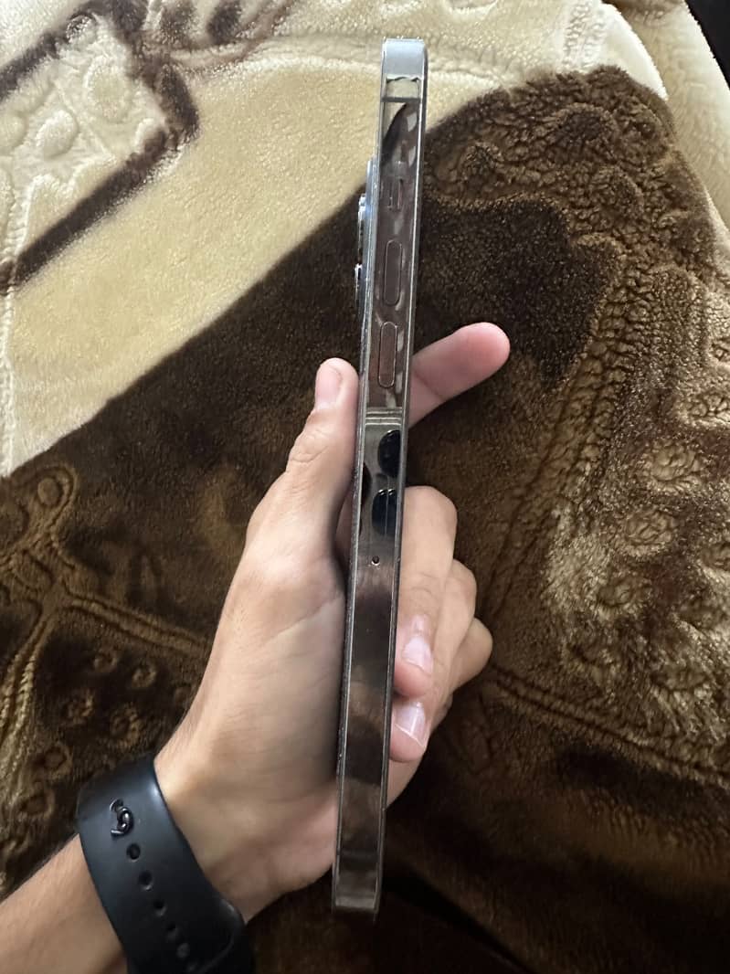Apple iPhone 12 Pro Max 4
