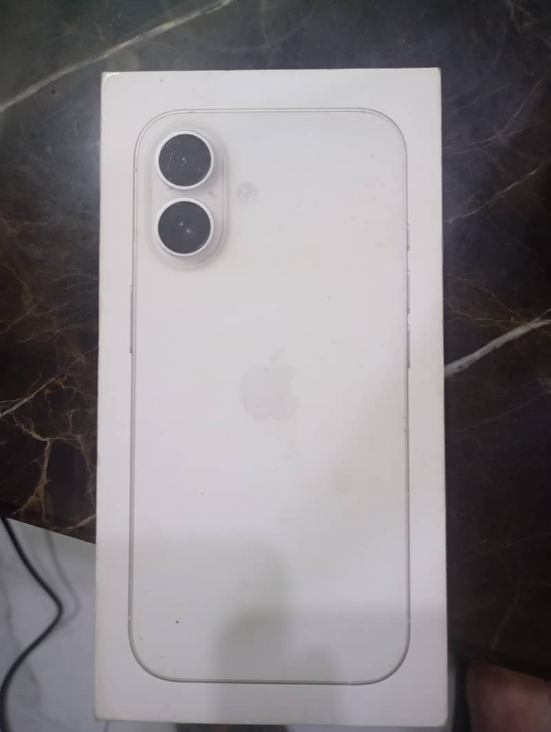 Apple iPhone 16 4