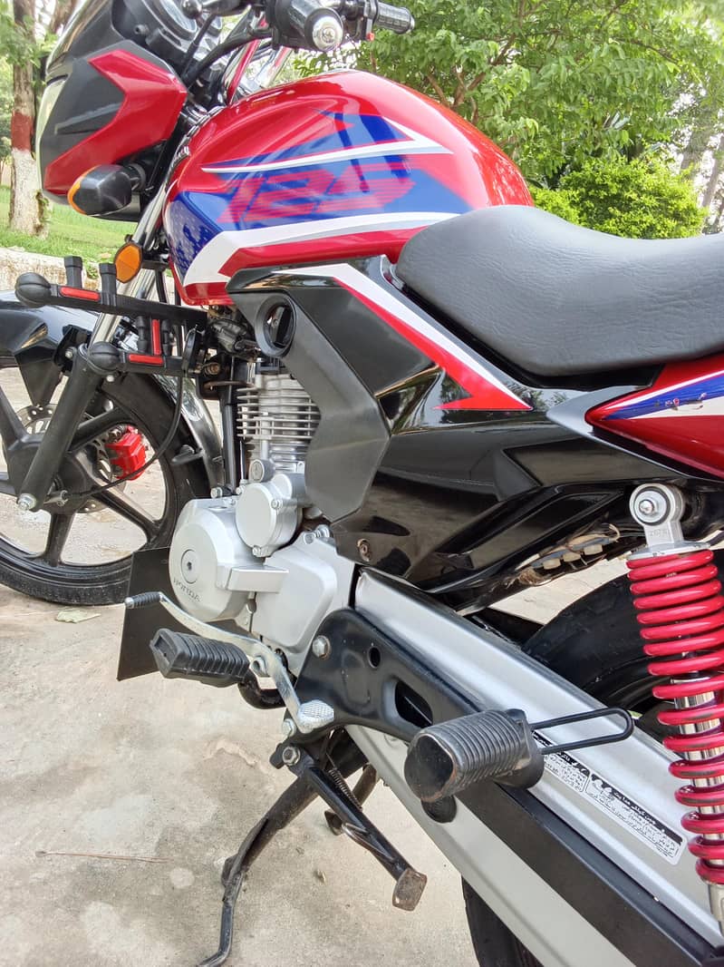 honda cb125F 1