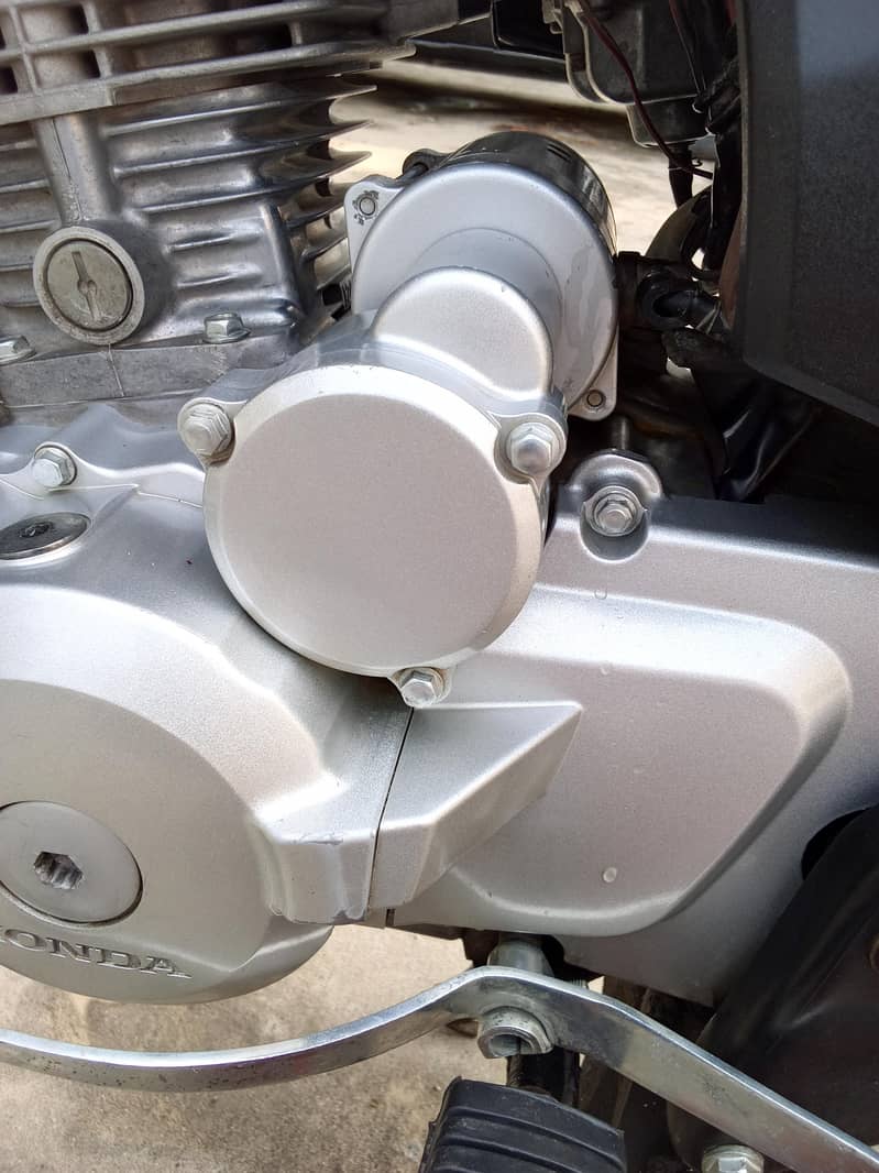 honda cb125F 3