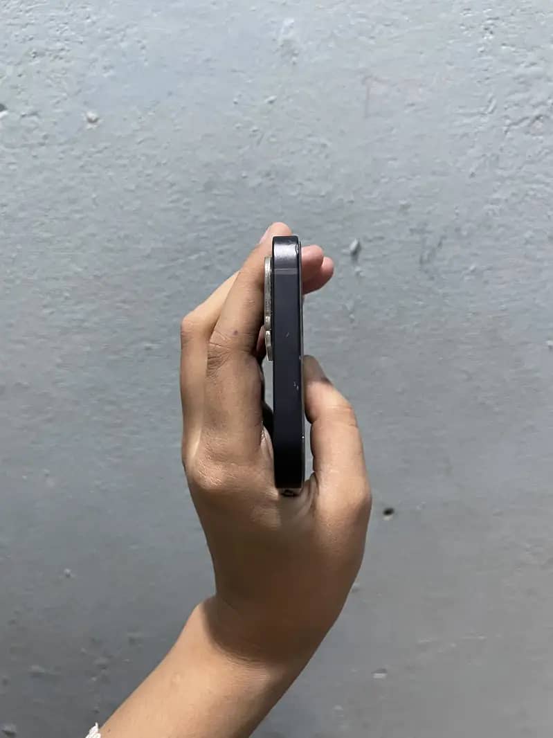 Apple iPhone 12 3