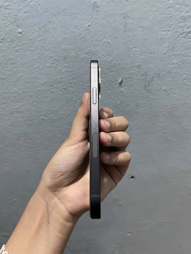 Apple iPhone 12 4