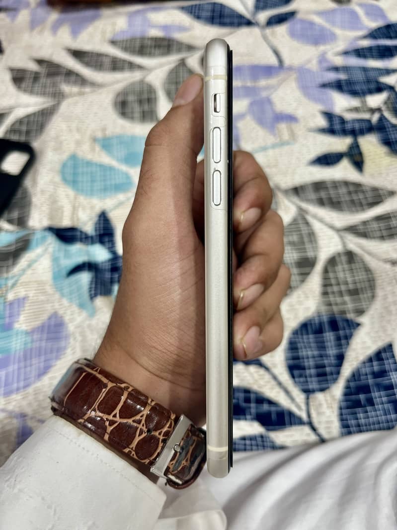 Apple iPhone 11 6