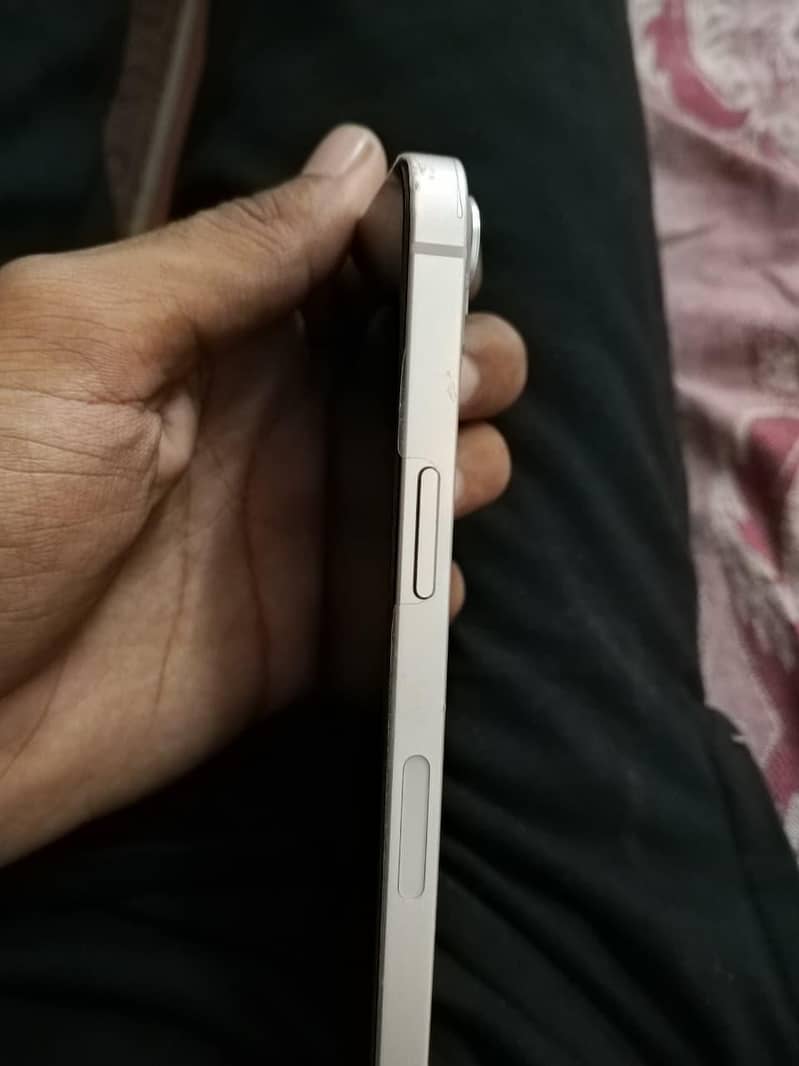 Apple iPhone 13 2