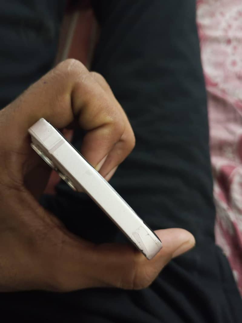 Apple iPhone 13 3