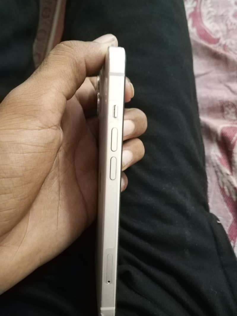 Apple iPhone 13 4