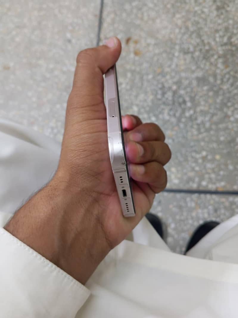 Apple iPhone 13 6