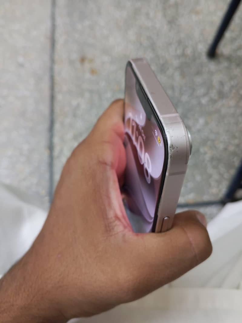 Apple iPhone 13 7