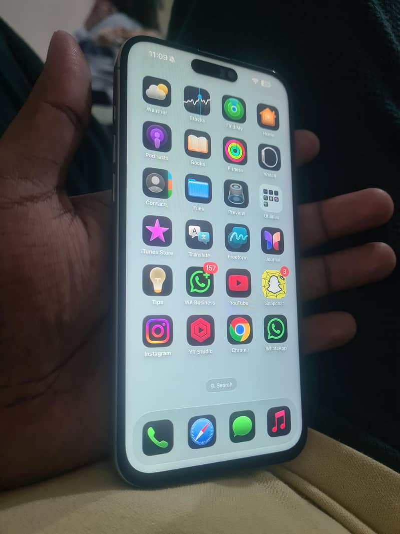 Apple iPhone 15 Pro Max 0