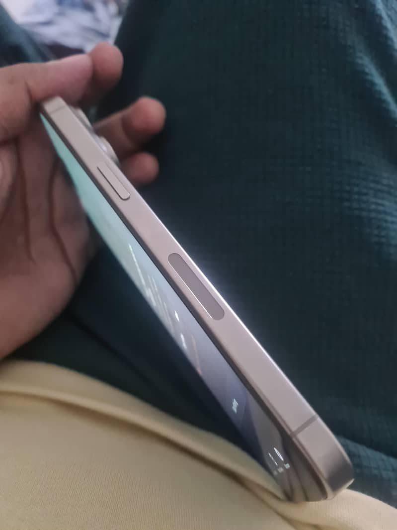 Apple iPhone 15 Pro Max 2