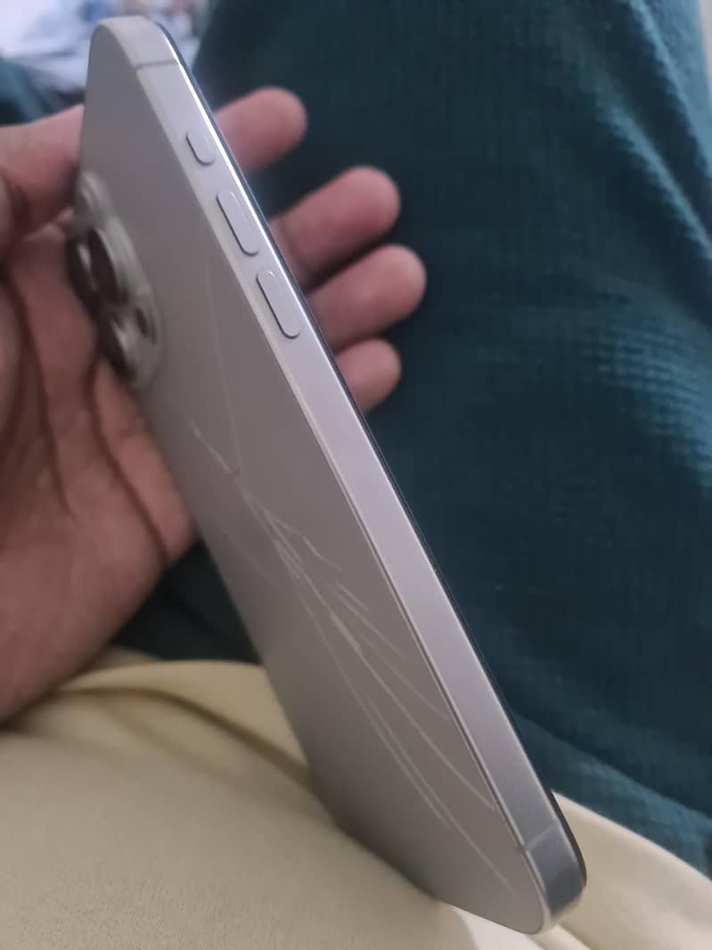 Apple iPhone 15 Pro Max 3