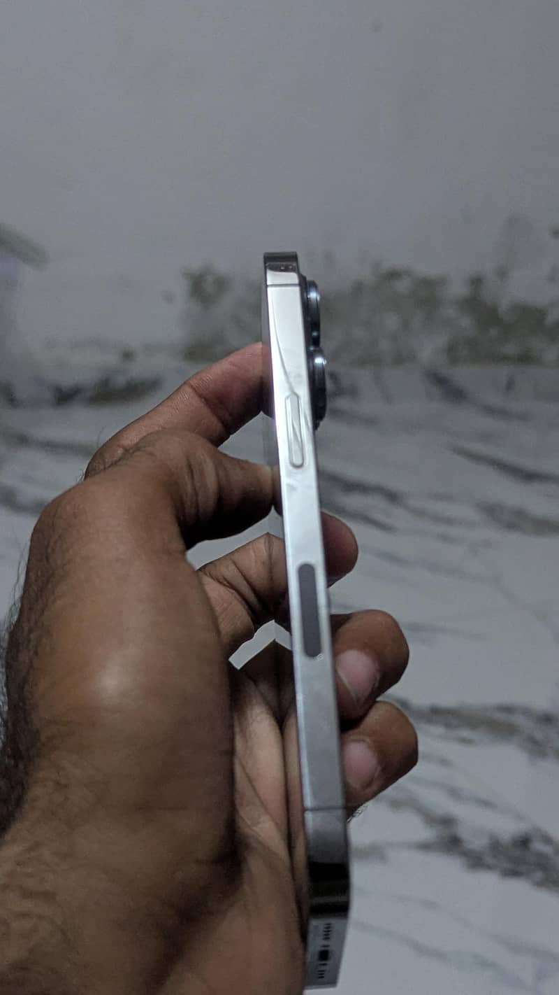 Apple iPhone 13 Pro 4