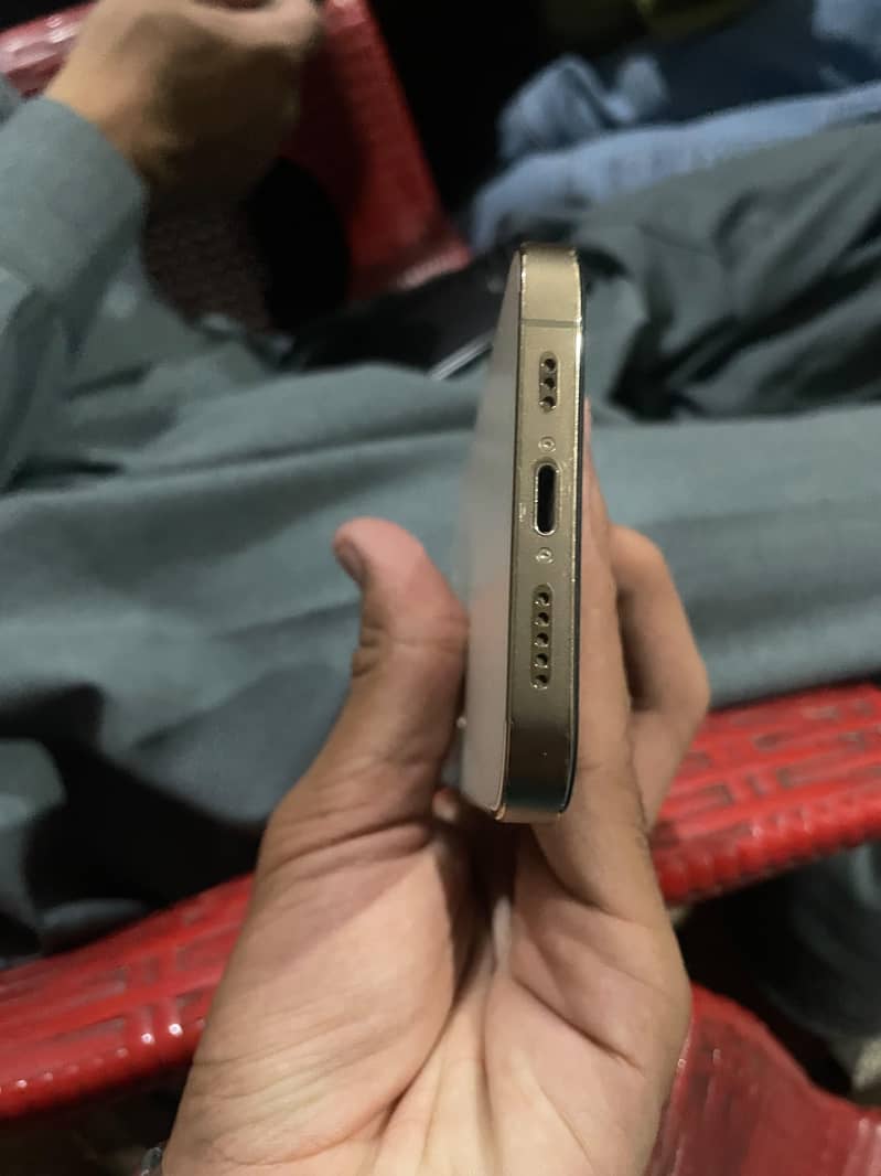 Apple iPhone 12 Pro 4