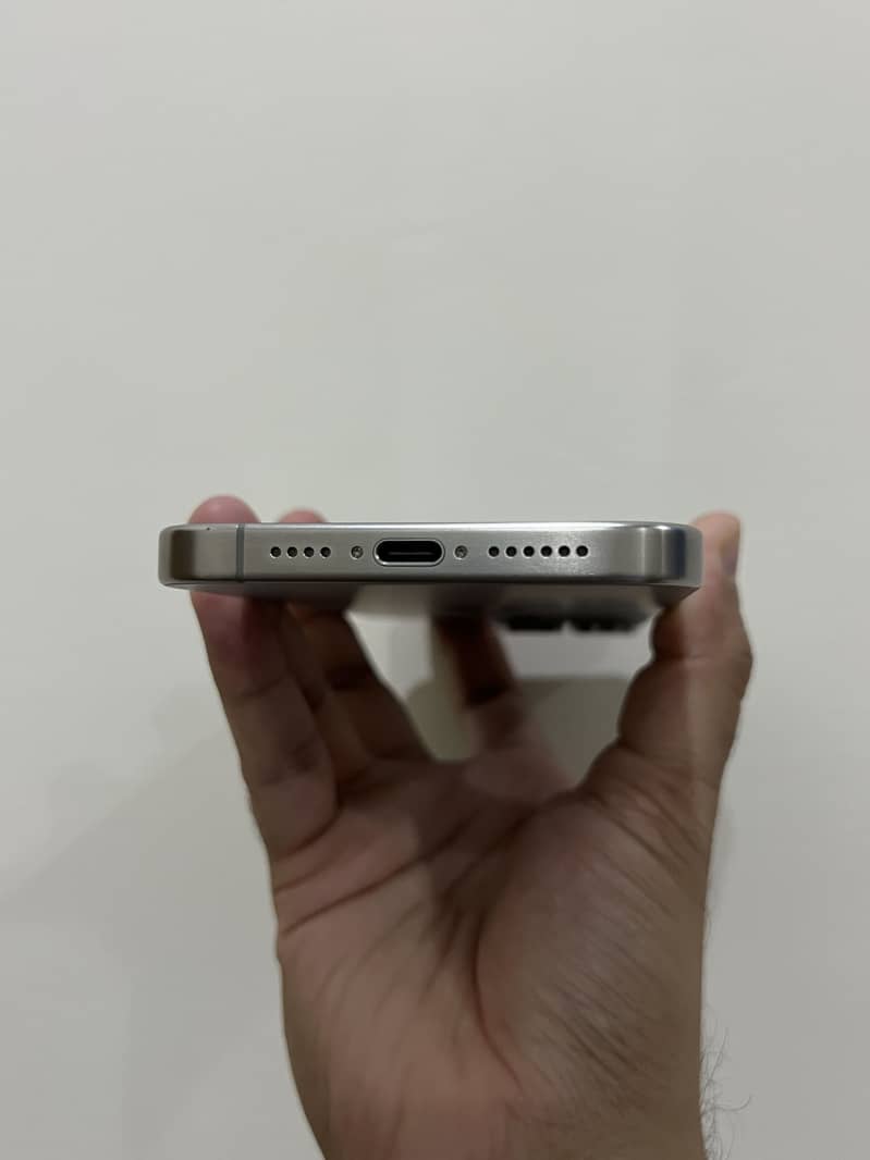 Apple iPhone 15 Pro Max 4