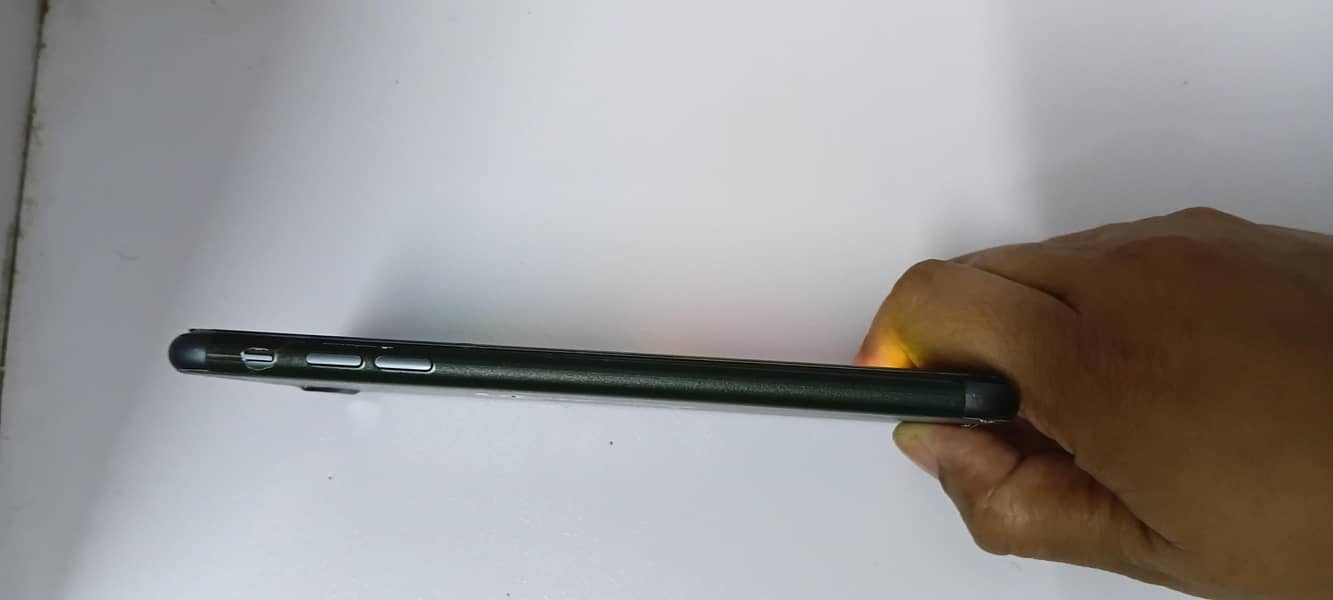 Apple iPhone 8 Plus 3