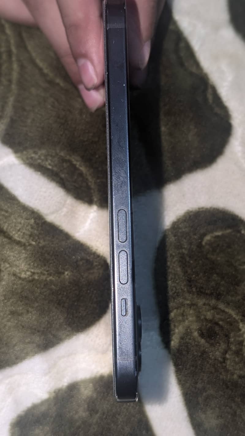 Apple iPhone 15 4