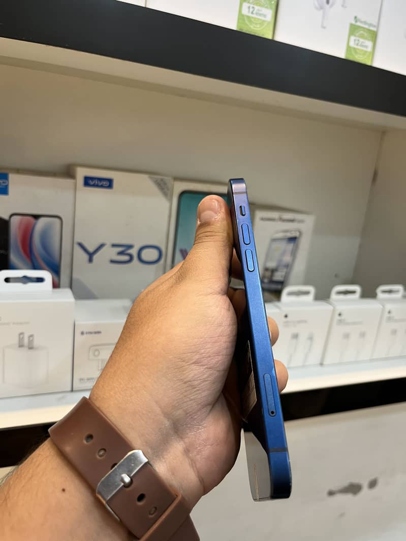 Apple iPhone 12 1