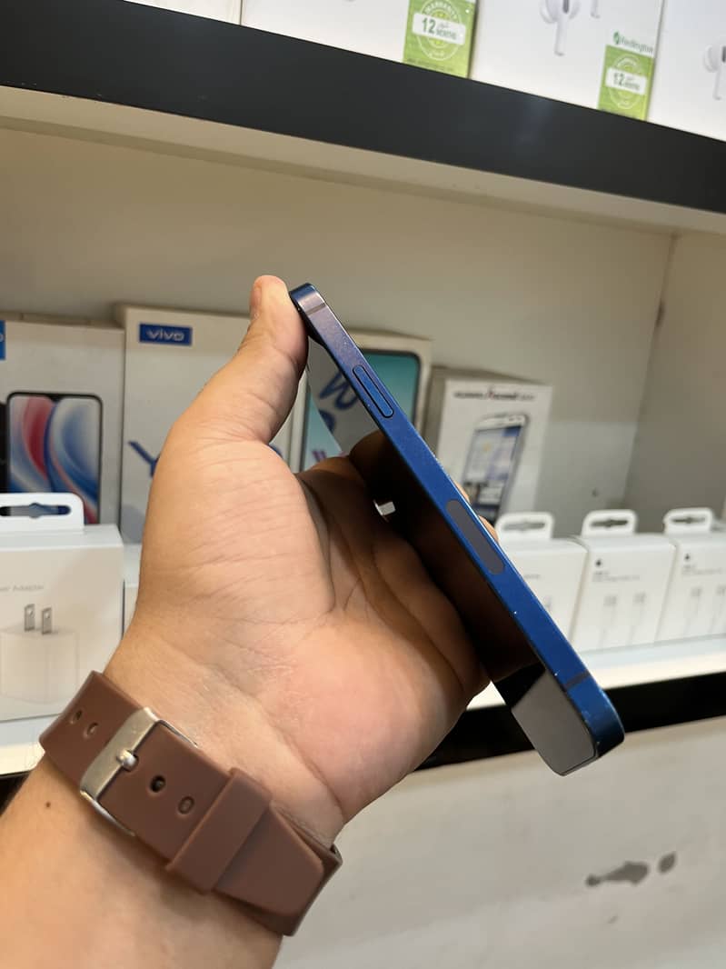 Apple iPhone 12 3