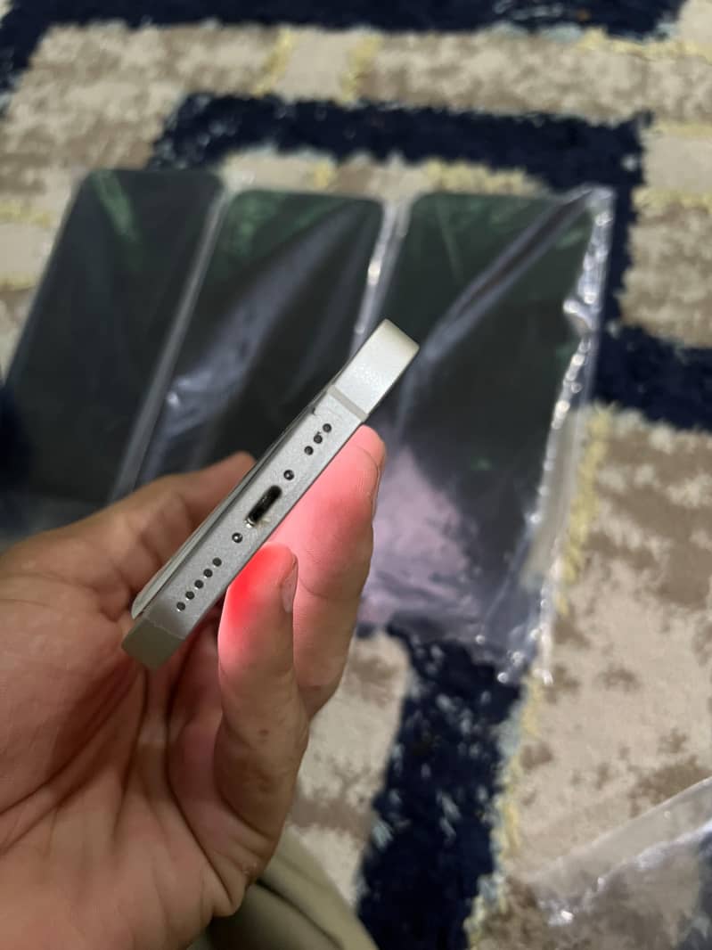 Apple iPhone 14 3