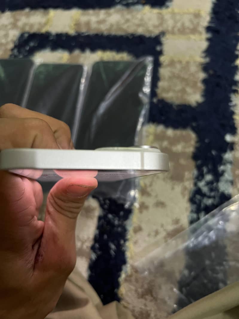 Apple iPhone 14 4