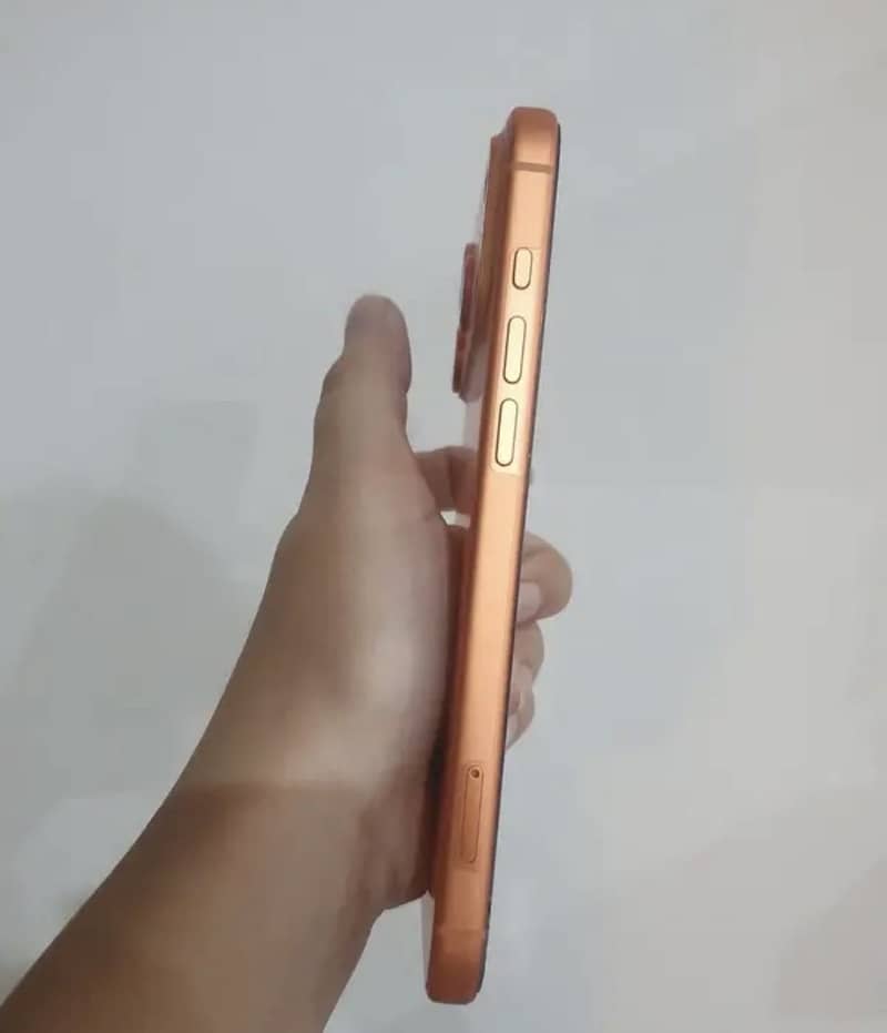 Apple iPhone 17 Pro Max 4