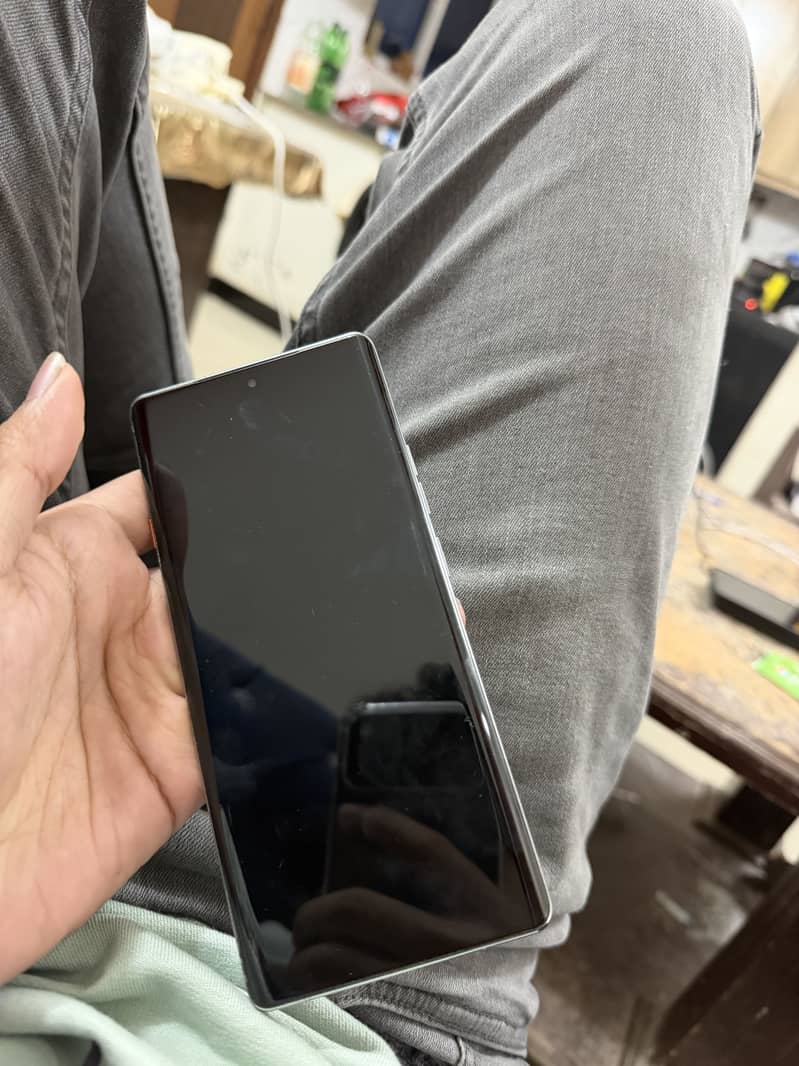 Tecno CAMON 40 Pro 4