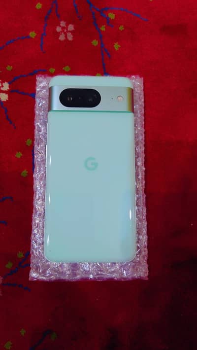googel_pixel_8_128_Gb_storege_hai_full_chota_sa_dot_hai_sakeern_mie_fa