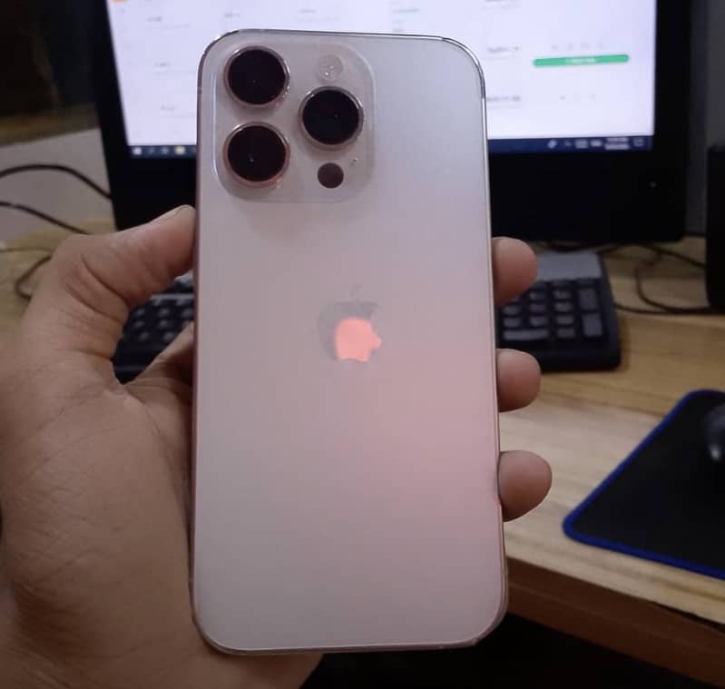 Apple iPhone 14 Pro 0