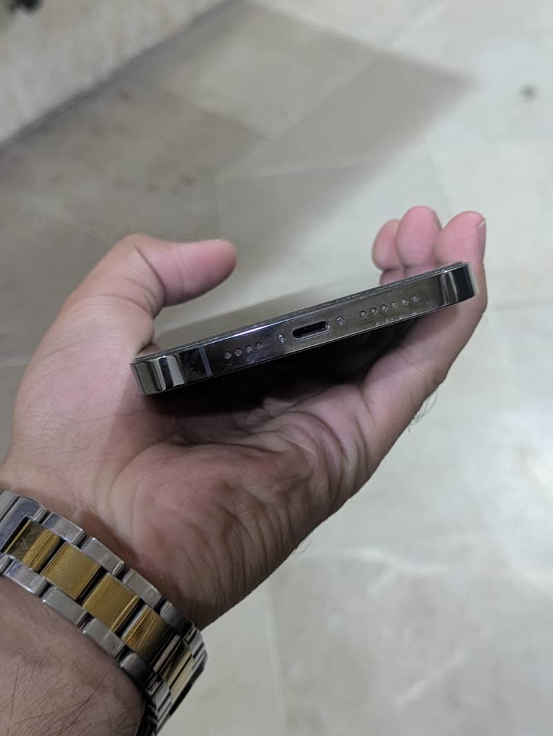 Apple iPhone 13 Pro Max 2