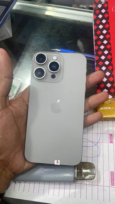 Apple iPhone XR converd 15 pro