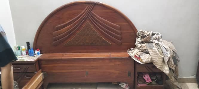bedroom set Bed, two sidetable, divider, almari