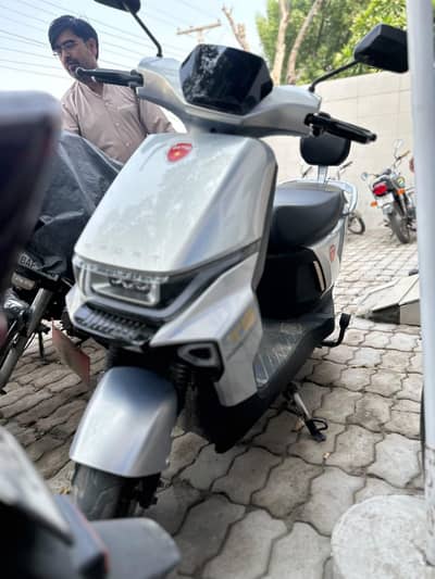 Metro T9 Sports electric scooty model 2026 WhatsApp 03220783802