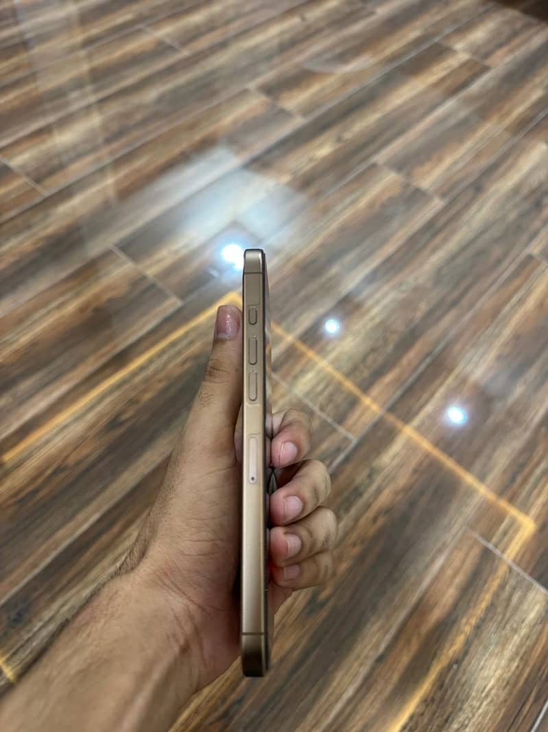 Apple iPhone 16 Pro Max 4