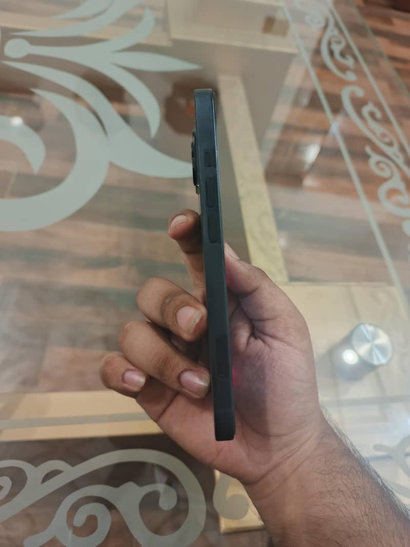 Apple iPhone 13 3