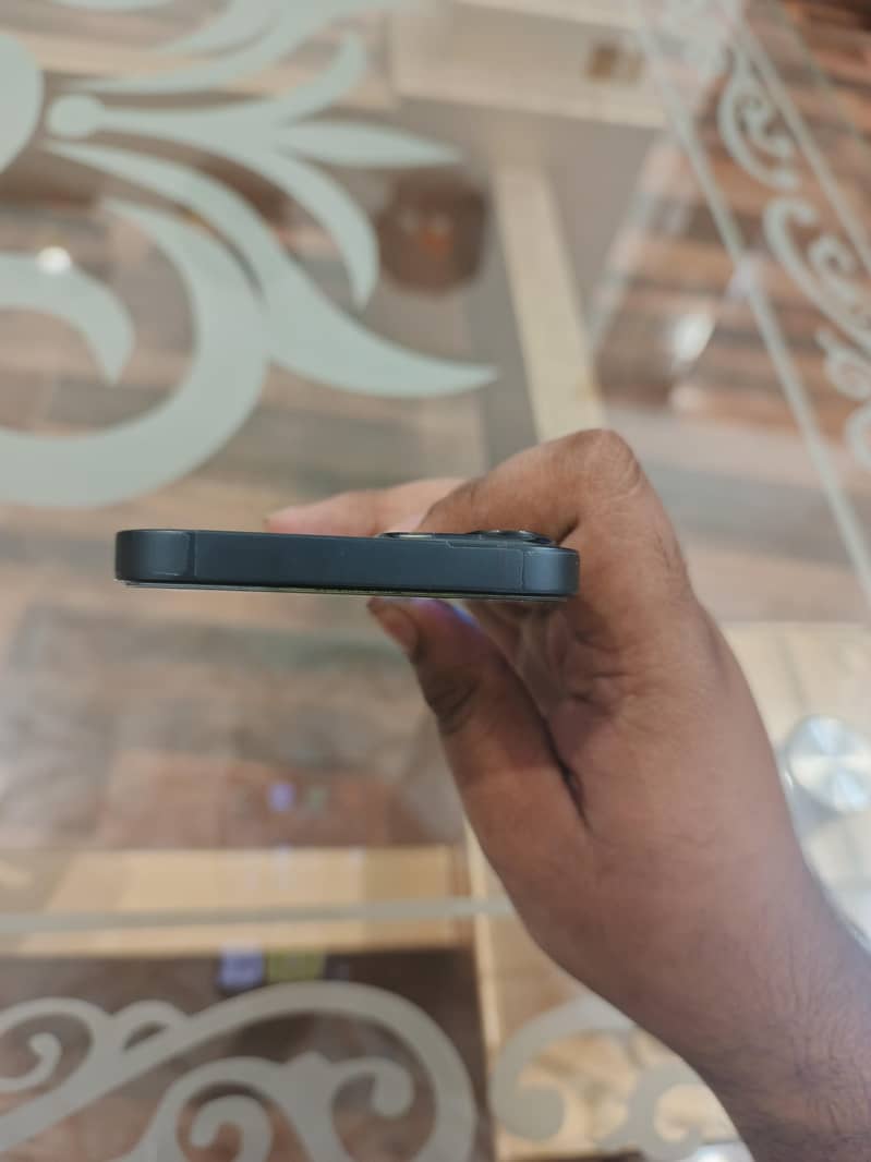 Apple iPhone 13 4