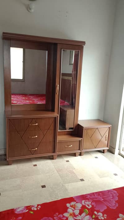 bed without matress,3 dor almari,devider, dresing