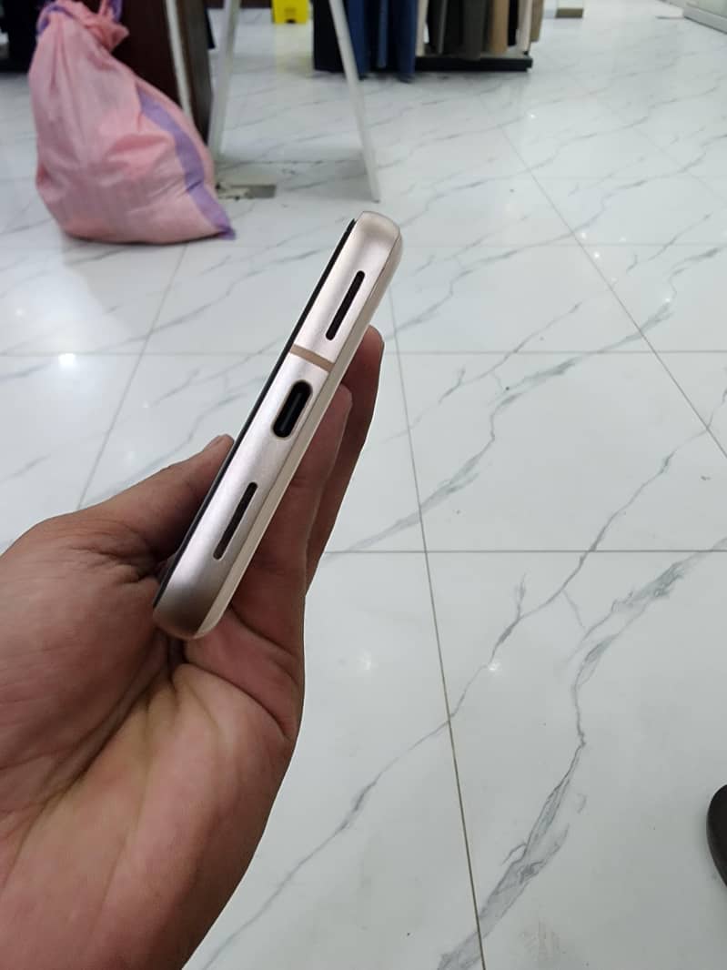 Google Pixel 8 5