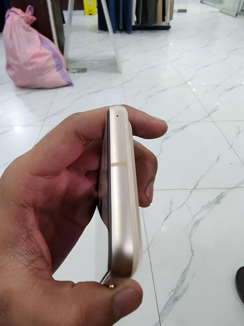 Google Pixel 8 6