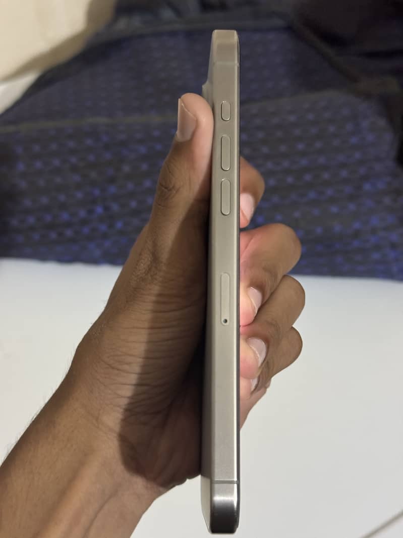 Apple iPhone 15 Pro Max 0