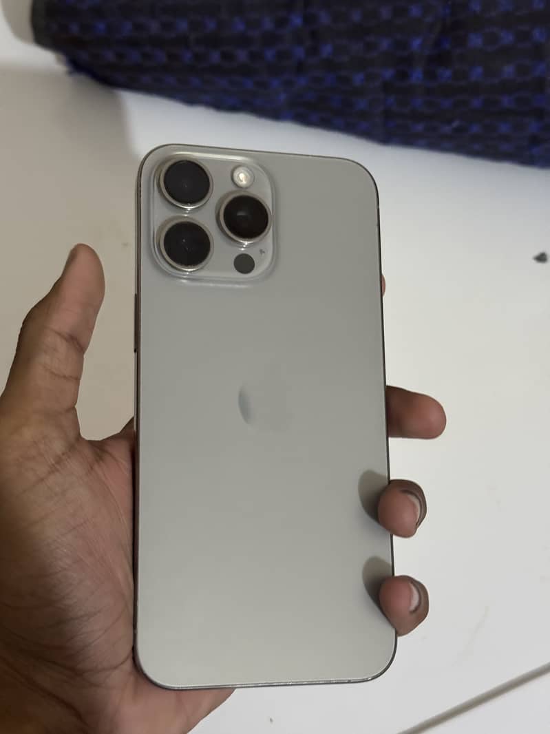 Apple iPhone 15 Pro Max 2