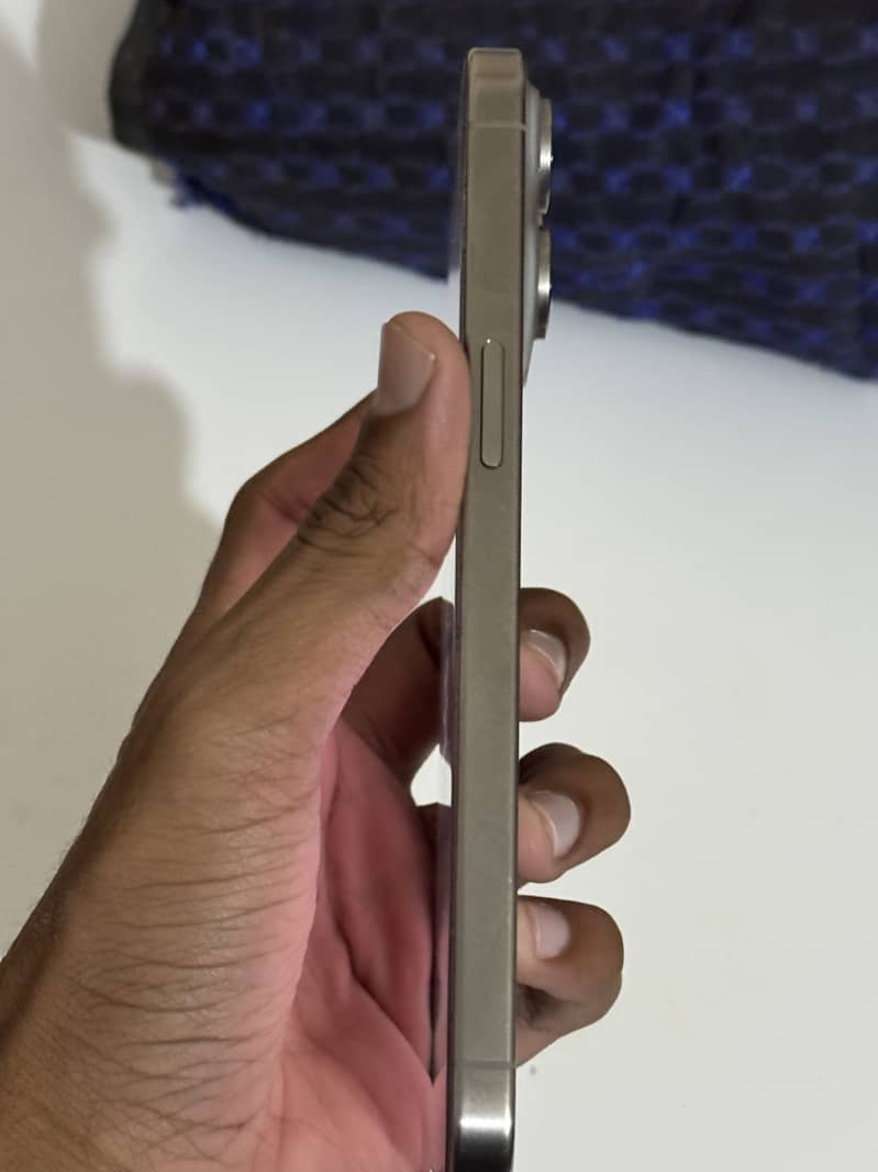 Apple iPhone 15 Pro Max 4