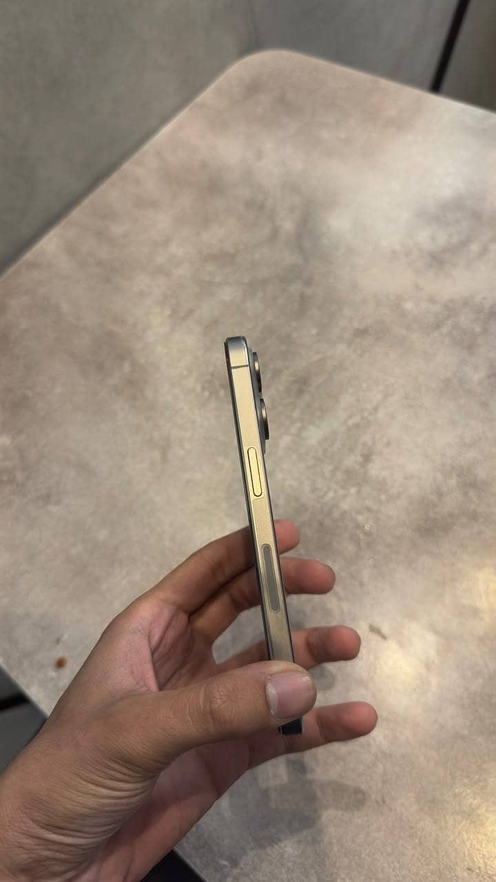 Apple iPhone 15 Pro 2