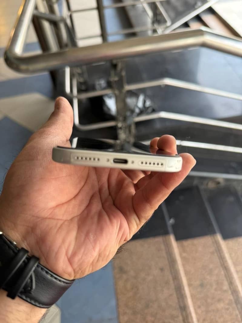 Apple iPhone 17 Pro Max 3
