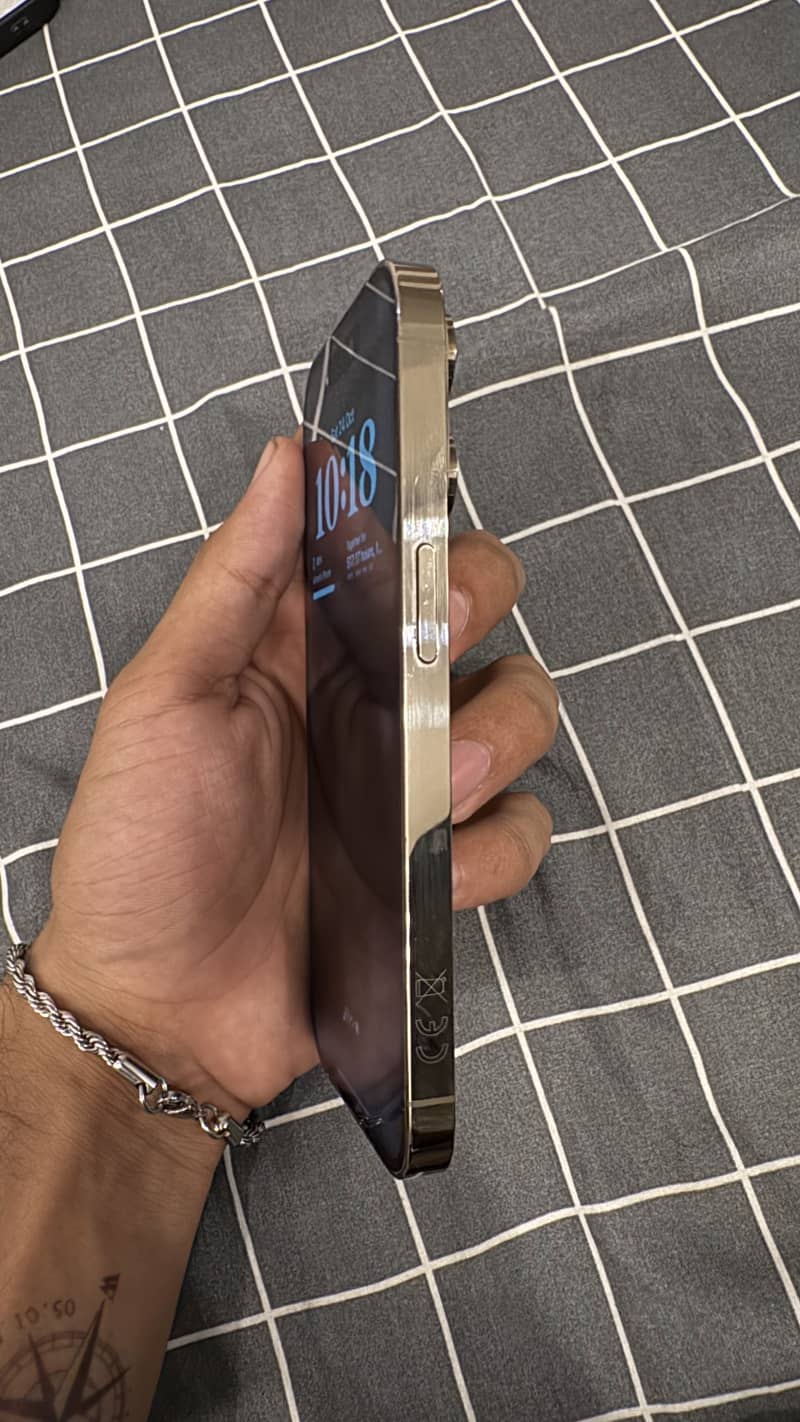 Apple iPhone 14 Pro 1