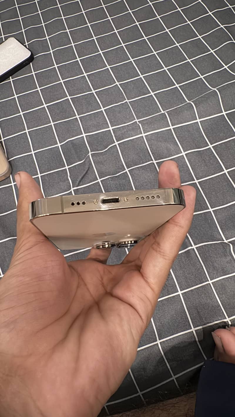 Apple iPhone 14 Pro 2
